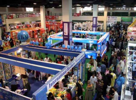 Mazar-e-Quaid in Karachi with event details for the 19th Solar Pakistan Exhibition, organized by Fakt Exhibitions, 15–17 August at Expo Center Karachi, with InnovateX as the official media partner.