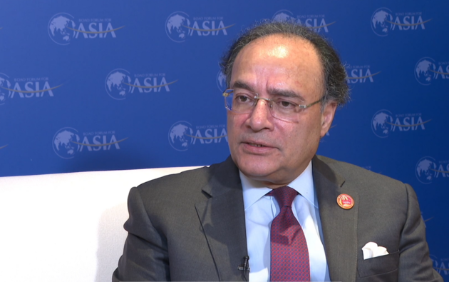 Pakistan Finance Minister presenting tech-focused investment plan at Boa Forum 2025