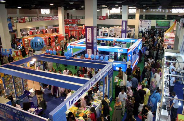 Mazar-e-Quaid in Karachi with event details for the 19th Solar Pakistan Exhibition, organized by Fakt Exhibitions, 15–17 August at Expo Center Karachi, with InnovateX as the official media partner.